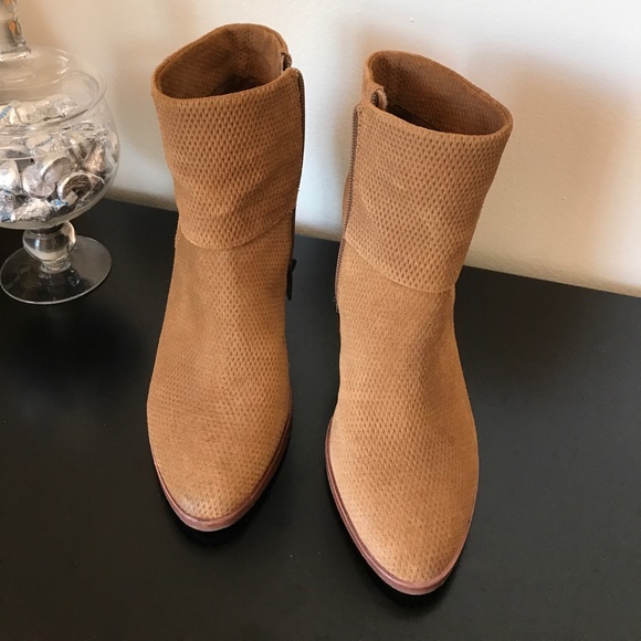 Vince Camuto bootie - Picture 2 of 8